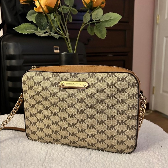 Michael Kors Jet Set Large Printed Logo Crossbody Bag - Picture 1 of 7
